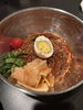 暑い日にぴったり ひんやり冷麺「彩り野菜と楽しむピリ辛ビビン冷麺」
