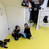 性格の違う年子姉妹が見せる、やさしくて熱いキックボクシング時間