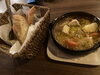 熱々アヒージョとバケット「アツアツとろ〜り♪チーズたっぷり洋風アヒージョ風鍋とバケット」
