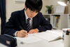 宿題をする「まだ夏休みの宿題が終わらない人へ：今からでも間に合う塾での進め方」