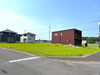 104.41坪、角地の土地です。メイン通りにあるため店舗併用住宅が可能な区画になります。「100坪超の土地あります！平屋LIFEにもピッタリの環境です。」