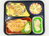 今治の高齢者向け宅配弁当。夕食は炭火焼チキン（醤油ソース）。「8/2(日)の夕食は「炭火焼チキン（醤油ソース）」」