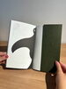記念となるイカプルコBOOKSの詩集第一作目に弊社の紙を選んでいただきとても光栄です。「紙の名前：モスボール230g/m2 デザイン：小杉山立夏子さん 書籍名：『ハトは否定形に飛ぶ』 出版社：イカプルコBOOKS」