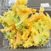 【旬を食べて夏を乗り切る！】苦味がやわらぐ「ゴーヤのかき揚げ」 ＆ 朝の穏やかな水門BAY 🍱🌿✨