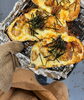 「しっかり甘めに味付けしたチキンにマヨチーズをたっぷりのせた照り焼きチキンです。【試作と研究を重ねたこだわりの味！国産小麦と原材料にこだわった二本松市のパン屋さんRE:（リーコロン）】」
