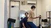 「運動療法で「動ける身体」を目指すスクワット指導の様子【江南市/扶桑町/腰痛専門整体/リコンプ】」
