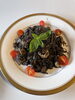 蕎麦で作ったイカ墨「濃厚ソースを食べるための蕎麦という、新しい一皿の考え方」