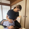 巻き肩は背中が原因だった？