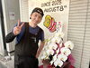 「㊗️開店1周年🎊青戸『むっちゃん万十あおと駅前店』さん✨SNSフォロー画面提示で100円引き🎁サマーホリデーチケットプレゼント🐟💕令和8年8月8日から4日間イベント開催✨寺本茂店長からの感謝の気持ち💕」