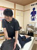 真心込めた手技、安心の技術。「骨盤から首・背中まで整えるカイロ施術の様子」