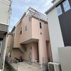 【施工事例：市川市】レンガ調を生かしたクリア塗装！ ピンクと赤で明るい外観へ
