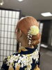和装に映える上品なヘアセット「問屋町レンタル着物TUZUMI　夏の浴衣アップスタイルと華やかな髪飾り──後ろ姿まで美しく」