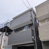 【船橋市本町】外壁のコケ・汚れ対策に｜無機塗料＋光触媒で長持ちする外壁へ