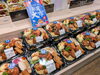 「お盆の食卓に！オードブル・サラダ・寿司・刺身が勢ぞろいしました」