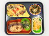 高齢者向け宅配弁当。夕食はマグロの照焼きハンバーグ。「8/14(金)の夕食は「マグロの照焼きハンバーグ」」