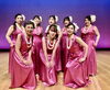 華やかな衣装に身を包むステージ「フラダンスサークル レアリー｜第2回フラダンス大会ショーケース出演チームのご紹介」