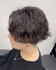 「サーフカールでつくる、濡れ質感のタイトショート」