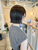 あなただけの美しさを引き出すヘアスタイル「濡れ髪質感でつくる、首元すっきりコンパクトボブ」