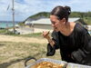 「海を目の前に、お客様BBQのわいわい時間」