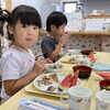 みんなで「いただきます」！給食時間で広がることばと生活の力