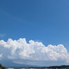 遠くからも近くからも