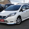 白い日産ノート e-POWER入庫！ブルーアクセントが映えるコンパクト