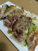 「地鶏もも肉の岩塩焼きで味わう香ばしさ」