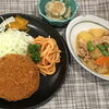 本日のAランチは　肉じゃがとオムライス