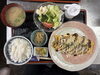 オムソバ、野菜サラダ「本日の日替わり」