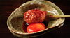 美しい照りと卵黄が煌めくつくね串「卵黄を添えて味わう、つくねの一皿」
