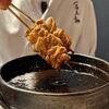 薪と炭火で引き出す、焼鳥の味わい