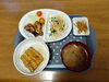 「うなぎ丼と照り焼きチキンの食事をご紹介します」