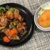 本日のAランチは　とりからと野菜の黒酢あえ