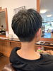 「襟足のデザインで楽しむショートヘアスタイル」