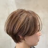 自然なイメージチェンジを楽しむショートヘアデザイン