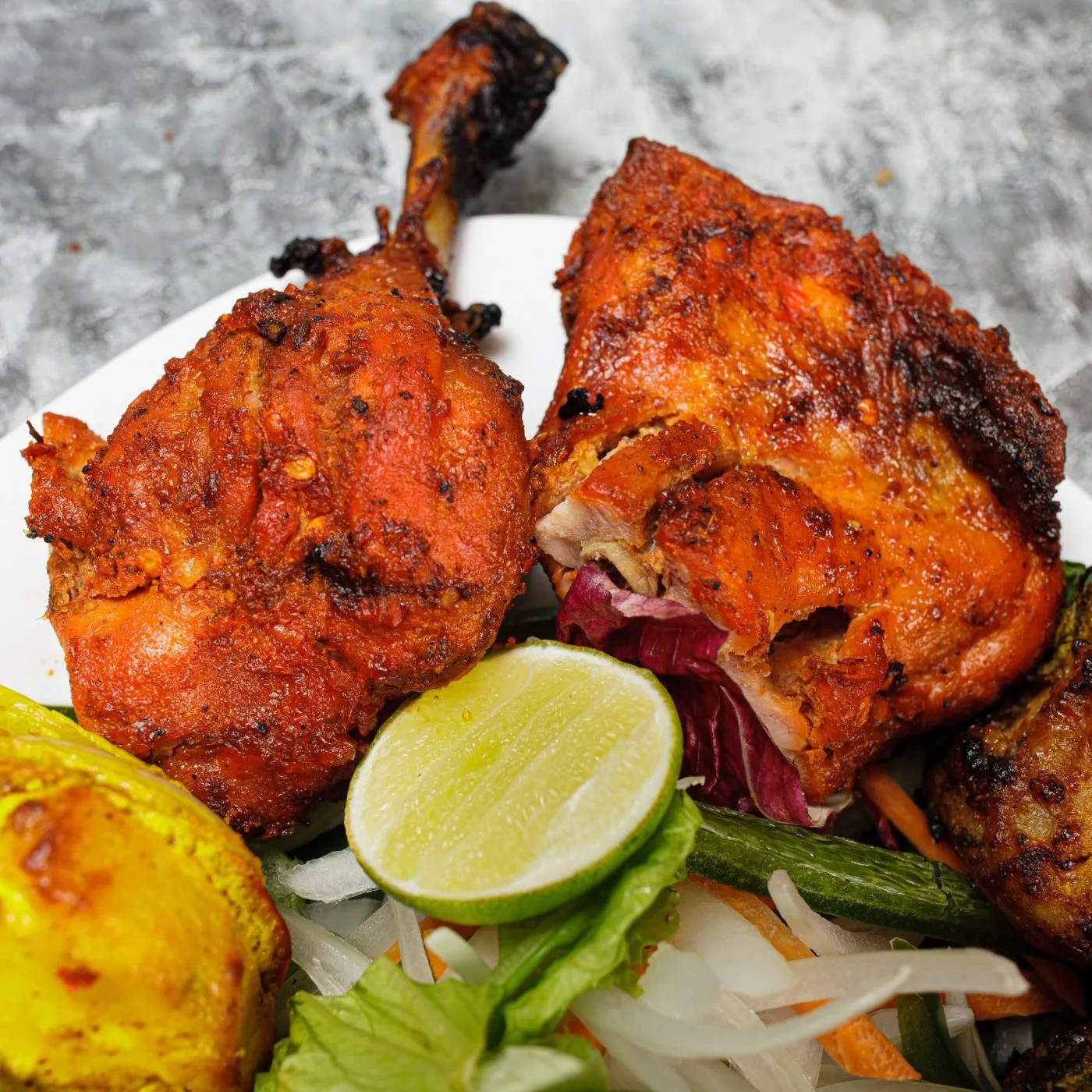 Ăn trưa ở Lê Thánh Tôn: Đổi vị với cà ri Ấn Độ và bánh naan tại Tandoor