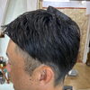 サイドとバックのラインで魅せる、濡れ感メンズショート