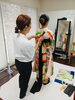 「問屋町レンタル着物TUZUMI　はたちの集いに向けて、着付けの技術確認を重ねています」