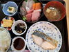 さわらの塩焼き＋刺身盛り合わせ定食、小鉢3品付き　2800円「さわらの塩焼き＋刺身盛り合わせ定食のご紹介　2800円（」