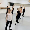 ミュージカルダンスを踊る