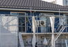 「【船橋市の住宅密集地】お隣との距離が近くても安心！施工中のニオイや飛散を防ぐ現場対策」