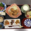 鶏の唐揚げ油淋鶏や角煮、お刺身まで並ぶ家庭的でほっとする本日の日替わりランチ