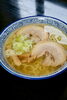 「ミネラル感じるピンク岩塩のあっさりしおらーめんとウリ飯」
