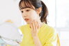 ニキビを心配する女性「大人ニキビと10代のニキビは違うの？」