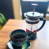 気候の変わり目にほっとひと息｜静かな店内で味わう深煎りプレスコーヒーと心休まる時間