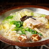 涼やかな風を感じる季節に、旬の野菜ときのこを味わう温かな鍋料理