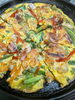 「魚介の旨みたっぷり 香ばしく焼き上げる海鮮チヂミ（해물파전）」