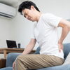 腰痛が気になる方へ。座るときに見直したい骨盤と背中の姿勢