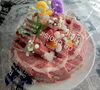 「黒毛和牛でお祝いを彩る「肉ケーキ」で特別なサプライズを」