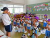 お姉さんと一緒にお祈りをしました♪「長崎短期大学のお姉さんと中学校のお姉さんが遊びにきてくれました！」